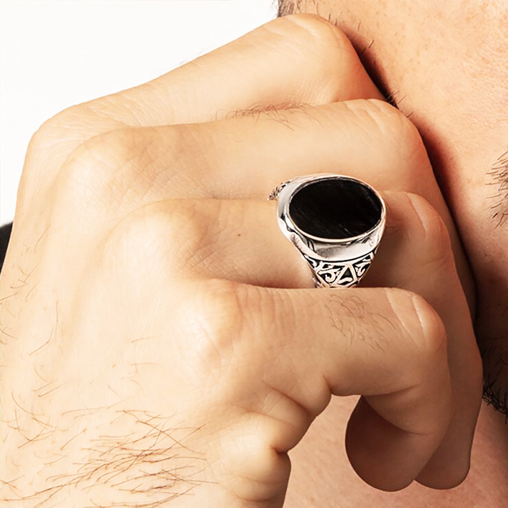 Anello con sigillo ovale nero  - Mens Signet Ring recensione e prezzo